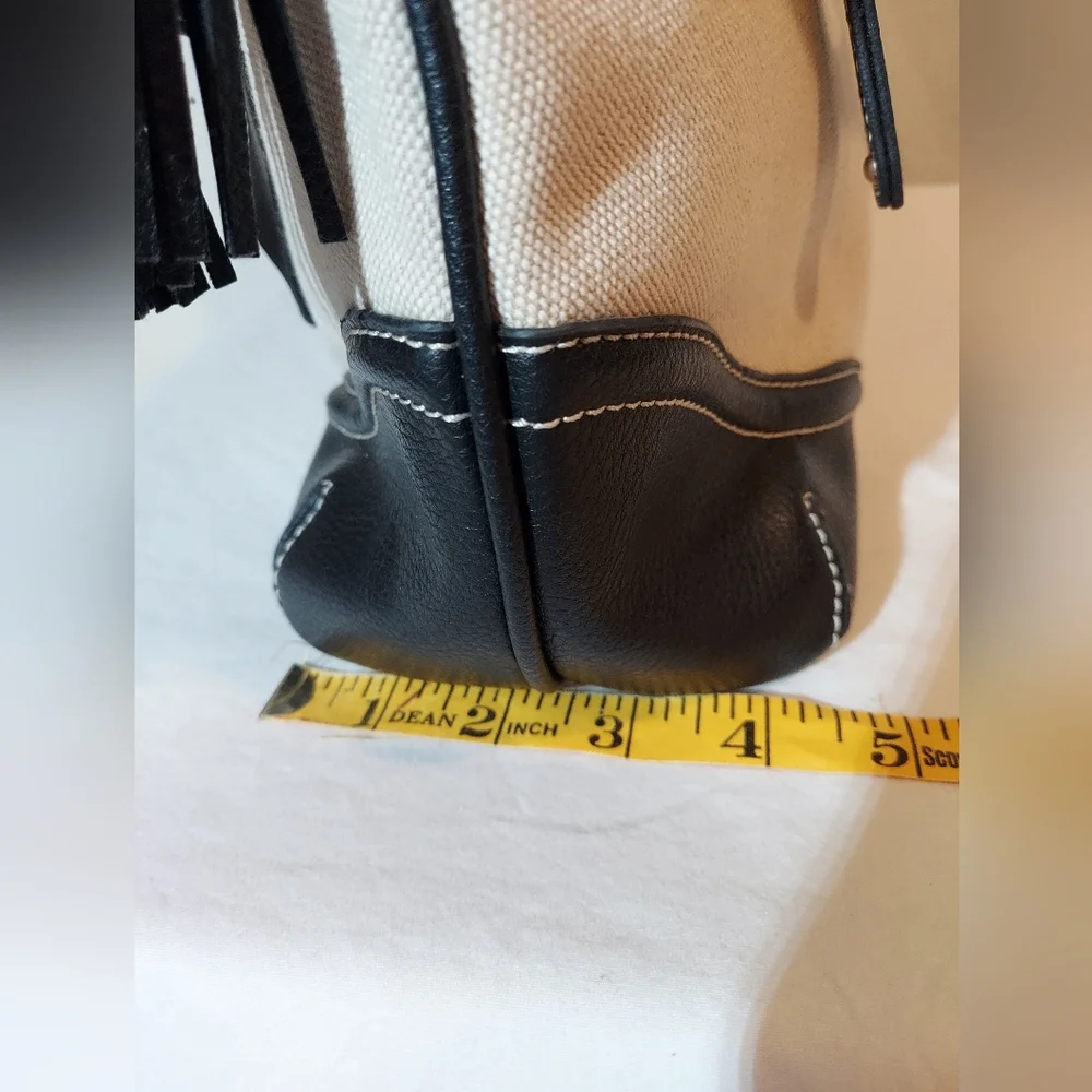 Stone Mountain Accessories Black and Cream Canvas Hobo Bag